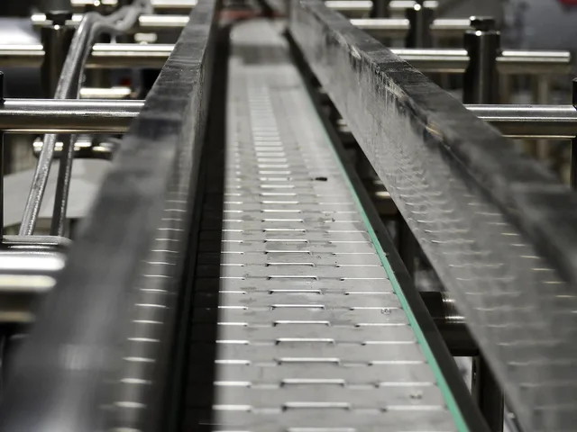 industry, metal, stainless steel, anlagentechnik, technology, tape, conveyor belt, conveyor technology, factory, conveyor belt, conveyor belt, conveyor belt, conveyor belt, conveyor belt. Workflow rate limits and throughput